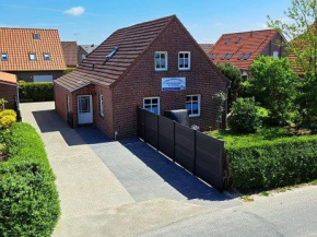 Haus hinterm Deich